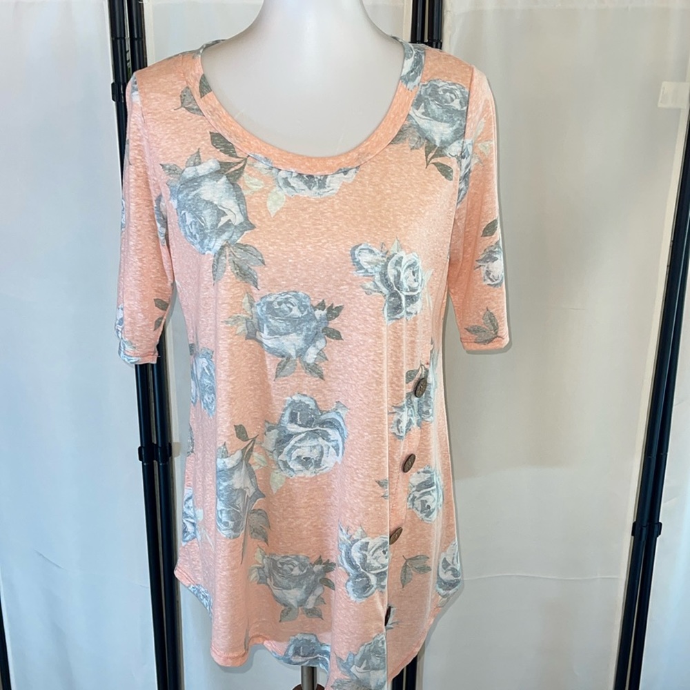 Fashionomics Floral Tee Size Large NWOT